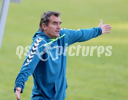 Fussball. Kaerntner Liga. Koettmannsdorf gegen SV Feldkirchen/SV Oberglan. Trainer Robert Micheu (Feldkirchen/SV Oberglan). Koettmannsdorf, 26.10.2014.
Foto: Kuess
---
pressefotos, pressefotografie, kuess, qs, qspictures, sport, bild, bilder, bilddatenbank