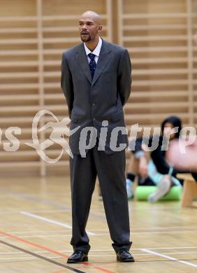 Basketball 2. Bundesliga. Panaceo Raiders Villach gegen Mistelbach Mustangs. Trainer Stacey Nolan (Villach). Villach, am 26.10.2014.
Foto: Kuess
---
pressefotos, pressefotografie, kuess, qs, qspictures, sport, bild, bilder, bilddatenbank