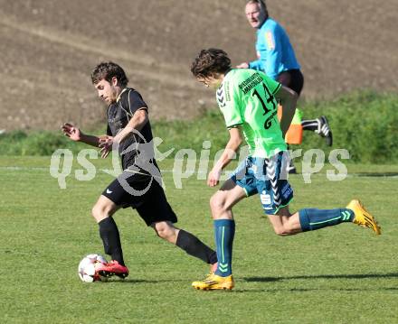 Fussball. Kaerntner Liga. Koettmannsdorf gegen SV Feldkirchen/SV Oberglan. Jakob Orgonyi (Koettmannsdorf), Robert Thomas Tiffner (Feldkirchen/SV Oberglan). Koettmannsdorf, 26.10.2014.
Foto: Kuess
---
pressefotos, pressefotografie, kuess, qs, qspictures, sport, bild, bilder, bilddatenbank