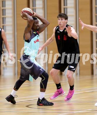 Basketball 2. Bundesliga. Panaceo Raiders Villach gegen Mistelbach Mustangs. Jamal McClerkin,  (Villach), Michael Diesner (Mistelbach). Villach, am 26.10.2014.
Foto: Kuess
---
pressefotos, pressefotografie, kuess, qs, qspictures, sport, bild, bilder, bilddatenbank