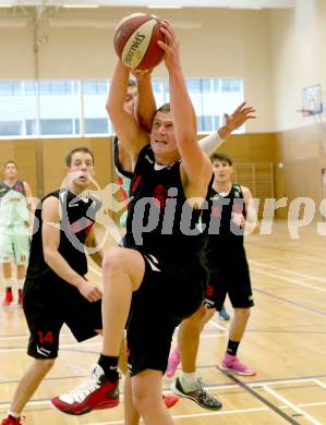 Basketball 2. Bundesliga. Panaceo Raiders Villach gegen Mistelbach Mustangs. Blaz Lobe, (Villach), Ivo Prachar  (Mistelbach). Villach, am 26.10.2014.
Foto: Kuess
---
pressefotos, pressefotografie, kuess, qs, qspictures, sport, bild, bilder, bilddatenbank