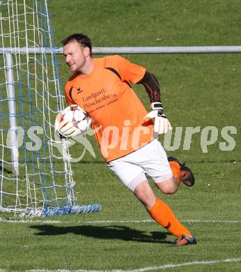 Fussball. Kaerntner Liga. Koettmannsdorf gegen SV Feldkirchen/SV Oberglan. Alexander Schenk (Koettmannsdorf). Koettmannsdorf, 26.10.2014.
Foto: Kuess
---
pressefotos, pressefotografie, kuess, qs, qspictures, sport, bild, bilder, bilddatenbank