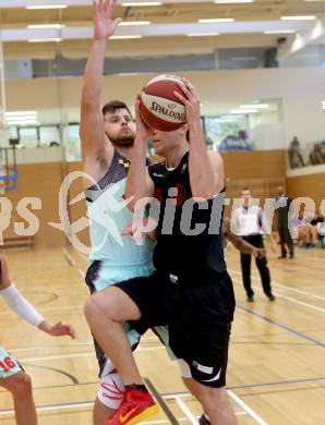 Basketball 2. Bundesliga. Panaceo Raiders Villach gegen Mistelbach Mustangs. Andreas Nakopoj, (Villach), Florian Duck (Mistelbach). Villach, am 26.10.2014.
Foto: Kuess
---
pressefotos, pressefotografie, kuess, qs, qspictures, sport, bild, bilder, bilddatenbank