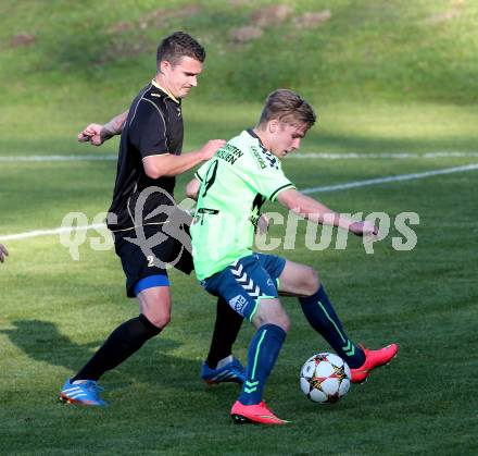 Fussball. Kaerntner Liga. Koettmannsdorf gegen SV Feldkirchen/SV Oberglan. Christian Hutter (Koettmannsdorf), Michael Groinig (Feldkirchen/SV Oberglan). Koettmannsdorf, 26.10.2014.
Foto: Kuess
---
pressefotos, pressefotografie, kuess, qs, qspictures, sport, bild, bilder, bilddatenbank