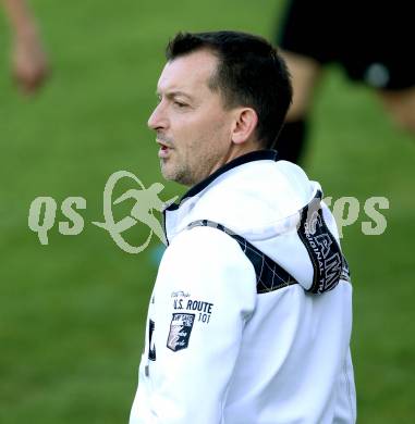 Fussball. Kaerntner Liga. KÃ¶ttmannsdorf gegen SV Feldkirchen/SV Oberglan. trainer Rudolf Perz (Koettmannsdorf). Koettmannsdorf, 26.10.2014.
Foto: Kuess
---
pressefotos, pressefotografie, kuess, qs, qspictures, sport, bild, bilder, bilddatenbank