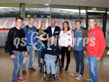 Kaernten Sport Package Uebergabe. Alexander Gradenegger (Klettern), Irena Rohrer (Wasserski), Reinhard Tellian, Beatrice Weiss (Triathlon), Felix Oschmautz (Kajak), vorne Michael Martin Knauder (Behindertensport). Klagenfurt, 27.10.2014.
Foto: Kuess 
---
pressefotos, pressefotografie, kuess, qs, qspictures, sport, bild, bilder, bilddatenbank