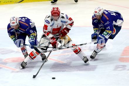 EBEL. Eishockey Bundesliga. EC VSV gegen HC TWK Innsbruck. Brock McBride, Geoff Waugh, (VSV), Dustin Vanballegooie  (Innsbruck). Villach, am 28.10.2014.
Foto: Kuess 


---
pressefotos, pressefotografie, kuess, qs, qspictures, sport, bild, bilder, bilddatenbank