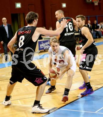 Basketball 2. Bundesliga. Woerthersee Piraten gegen BK Mattersburg Rocks.  Tim HUber,  (Piraten), Wolfgang Traeger (Mattersburg). Klagenfurt, am 1.11.2014.
Foto: Kuess
---
pressefotos, pressefotografie, kuess, qs, qspictures, sport, bild, bilder, bilddatenbank