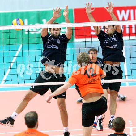 Volleyball Bundesliga. Woerthersee Loewen gegen Amstetten. Ulrich Lippitsch, Simon Fruehbauer (Woerthersee Loewen). Klagenfurt, am 31.10.2014.
Foto: Kuess
---
pressefotos, pressefotografie, kuess, qs, qspictures, sport, bild, bilder, bilddatenbank