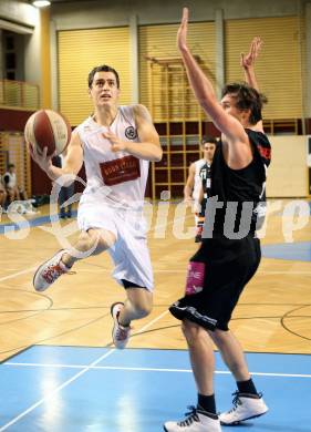 Basketball 2. Bundesliga. Woerthersee Piraten gegen BK Mattersburg Rocks.  Martin Breithuber,  (Piraten), Wolfgang Traeger (Mattersburg). Klagenfurt, am 1.11.2014.
Foto: Kuess
---
pressefotos, pressefotografie, kuess, qs, qspictures, sport, bild, bilder, bilddatenbank