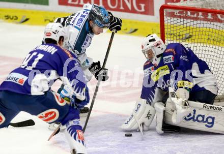 EBEL. Eishockey Bundesliga. EC VSV gegen EHC LIWEST Linz.  Mario Altmann, Jean Philippe Lamoureux, (VSV), Jason Ulmer (Linz). Villach, am 2.11.2014.
Foto: Kuess 


---
pressefotos, pressefotografie, kuess, qs, qspictures, sport, bild, bilder, bilddatenbank