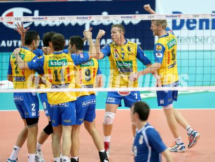 Volleyball Champions League. SK Posojilnica Aich/Dob gegen Olympiacos Piraeus. Jubel (Aich/Dob). Klagenfurt, am 5.11.2014.
Foto: Kuess
---
pressefotos, pressefotografie, kuess, qs, qspictures, sport, bild, bilder, bilddatenbank