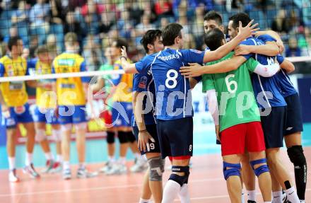 Volleyball Champions League. SK Posojilnica Aich/Dob gegen Olympiacos Piraeus.  Jubel Piraeus. Klagenfurt, am 5.11.2014.
Foto: Kuess
---
pressefotos, pressefotografie, kuess, qs, qspictures, sport, bild, bilder, bilddatenbank