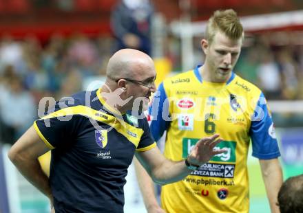 Volleyball Champions League. SK Posojilnica Aich/Dob gegen Olympiacos Piraeus. Trainer Bogdan Kotnik, Peter Wohlfahrtstaetter (Aich/Dob). Klagenfurt, am 5.11.2014.
Foto: Kuess
---
pressefotos, pressefotografie, kuess, qs, qspictures, sport, bild, bilder, bilddatenbank