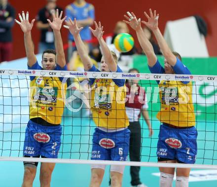 Volleyball Champions League. SK Posojilnica Aich/Dob gegen Olympiacos Piraeus. Rocamora Blazquez Daniel, Peter Wohlfahrtstaetter, Stanislaw Wawrynczyk (Aich/Dob). Klagenfurt, am 5.11.2014.
Foto: Kuess
---
pressefotos, pressefotografie, kuess, qs, qspictures, sport, bild, bilder, bilddatenbank