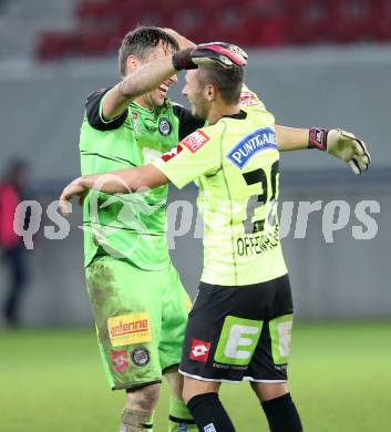 Fussball Bundesliga. RZ Pellets WAC gegen SK Puntigamer Sturm Graz. Jubel Christian Gratzei, Daniel Offenbacher (Graz). Klagenfiurt, am 8.11.2014.
Foto: Kuess

---
pressefotos, pressefotografie, kuess, qs, qspictures, sport, bild, bilder, bilddatenbank