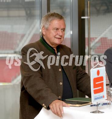 Eishockey. Kaerntner Freiluftderby. KAC gegen VSV. Pressekonferenz.  Karl Safron. Klagenfurt Woerthersee Stadion. 11.11.2014.
Foto: Kuess 
---
pressefotos, pressefotografie, kuess, qs, qspictures, sport, bild, bilder, bilddatenbank