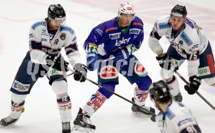 EBEL. Eishockey Bundesliga. EC VSV gegen SAPA Fehervar AV19. Geoff Waugh, (VSV), Andras Benk, Jeff Lovecchio  (Alba Volan). Villach, am 2.11.2014.
Foto: Kuess 


---
pressefotos, pressefotografie, kuess, qs, qspictures, sport, bild, bilder, bilddatenbank