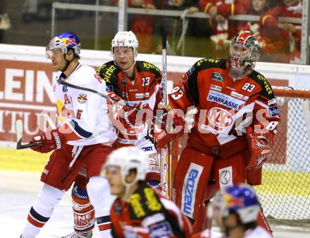 EBEL. Eishockey Bundesliga. KAC gegen EC Red Bull Salzburg. Mike Siklenka, Pekka Tuokkola,  (KAC), Thomas Raffl (Salzburg). Klagenfurt, am 16.11.2014.
Foto: Kuess 

---
pressefotos, pressefotografie, kuess, qs, qspictures, sport, bild, bilder, bilddatenbank