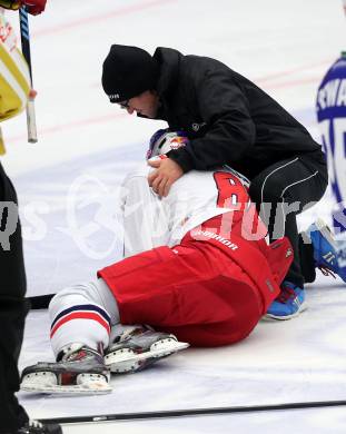 EBEL. Eishockey Bundesliga. EC VSV gegen Red Bull Salzburg. Zdenek Kutlak, verletzt (Salzburg). Villach, am 21.11.2014.
Foto: Kuess 


---
pressefotos, pressefotografie, kuess, qs, qspictures, sport, bild, bilder, bilddatenbank