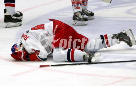 EBEL. Eishockey Bundesliga. EC VSV gegen Red Bull Salzburg. Zdenek Kutlak, verletzt (Salzburg). Villach, am 21.11.2014.
Foto: Kuess 


---
pressefotos, pressefotografie, kuess, qs, qspictures, sport, bild, bilder, bilddatenbank