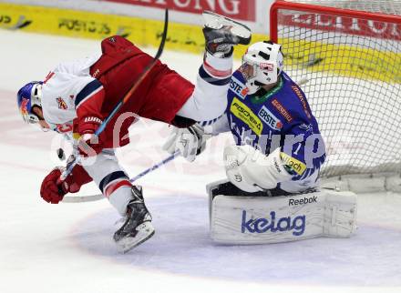 EBEL. Eishockey Bundesliga. EC VSV gegen Red Bull Salzburg. Jean Philippe Lamoureux,  (VSV), Matthias Trattnig (Salzburg). Villach, am 21.11.2014.
Foto: Kuess 


---
pressefotos, pressefotografie, kuess, qs, qspictures, sport, bild, bilder, bilddatenbank