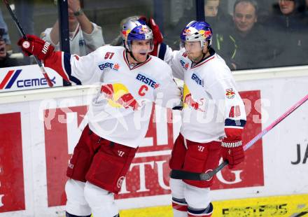 EBEL. Eishockey Bundesliga. EC VSV gegen Red Bull Salzburg.  Torjubel Matthias Trattnig, Andreas Kristler (Salzburg). Villach, am 21.11.2014.
Foto: Kuess 


---
pressefotos, pressefotografie, kuess, qs, qspictures, sport, bild, bilder, bilddatenbank