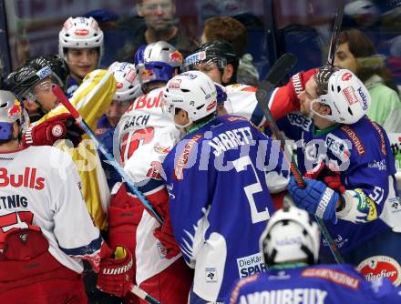 EBEL. Eishockey Bundesliga. EC VSV gegen Red Bull Salzburg. Eric HUnter,  (VSV), Kyle Beach (Salzburg). Villach, am 21.11.2014.
Foto: Kuess 


---
pressefotos, pressefotografie, kuess, qs, qspictures, sport, bild, bilder, bilddatenbank