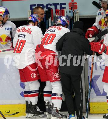 EBEL. Eishockey Bundesliga. EC VSV gegen Red Bull Salzburg.  Zdenek Kutlak, verletzt (Salzburg). Villach, am 21.11.2014.
Foto: Kuess 


---
pressefotos, pressefotografie, kuess, qs, qspictures, sport, bild, bilder, bilddatenbank