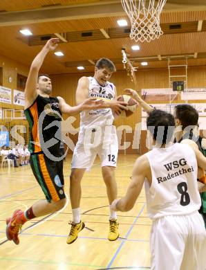 Basketball 2.Bundesliga 2014/15 Grunddurchgang 9.Runde. Radenthein Garnets gegen Basket Flames. Luka Zavrsnik, (Radenthein), Vladimir Gavranic (Basket Flames). Klagenfurt, 22.11.2014.
Foto: Kuess
---
pressefotos, pressefotografie, kuess, qs, qspictures, sport, bild, bilder, bilddatenbank