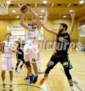 Basketball 2.Bundesliga 2014/15 Grunddurchgang 9.Runde. Radenthein Garnets gegen Basket Flames. Matej Pirija,  (Radenthein), Lorenz Haas (Basket Flames). Klagenfurt, 22.11.2014.
Foto: Kuess
---
pressefotos, pressefotografie, kuess, qs, qspictures, sport, bild, bilder, bilddatenbank