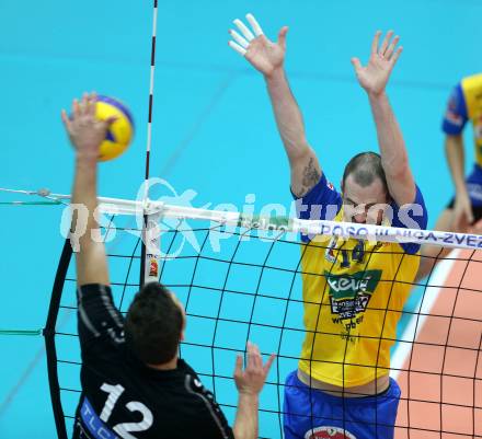 Volleyball AVL. SK Posojilnica Aich/Dob gegen VBC Weiz. Stephen Anthony Nash (Aich/Dob). Bleiburg, am 27.11.2014.
Foto: Kuess
---
pressefotos, pressefotografie, kuess, qs, qspictures, sport, bild, bilder, bilddatenbank