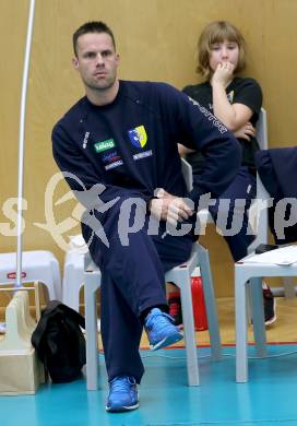 Volleyball AVL. SK Posojilnica Aich/Dob gegen VBC Weiz. Co-Trainer Miha Kosl (Aich/Dob). Bleiburg, am 27.11.2014.
Foto: Kuess
---
pressefotos, pressefotografie, kuess, qs, qspictures, sport, bild, bilder, bilddatenbank