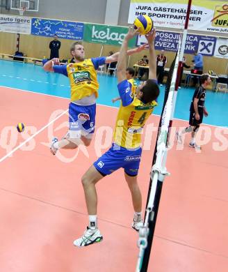 Volleyball AVL. SK Posojilnica Aich/Dob gegen VBC Weiz. Peter Wohlfahrtstaetter, Filip Palgut (Aich/Dob). Bleiburg, am 27.11.2014.
Foto: Kuess
---
pressefotos, pressefotografie, kuess, qs, qspictures, sport, bild, bilder, bilddatenbank