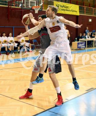 Basketball 2.Bundesliga 2014/15 Grunddurchgang 10.Runde. Woerthersee Piraten gegen Villach Raiders. Sebastian Huber, (Piraten), Erik Rhinehart  (Villach). Klagenfurt, 29.11.2014.
Foto: Kuess
---
pressefotos, pressefotografie, kuess, qs, qspictures, sport, bild, bilder, bilddatenbank