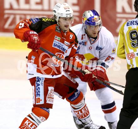 EBEL. Eishockey Bundesliga. KAC gegen EC Red Bull Salzburg. Lukas Pither,  (KAC), Konstantin Komarek (Salzburg). Klagenfurt, am 30.11.2014.
Foto: Kuess 

---
pressefotos, pressefotografie, kuess, qs, qspictures, sport, bild, bilder, bilddatenbank