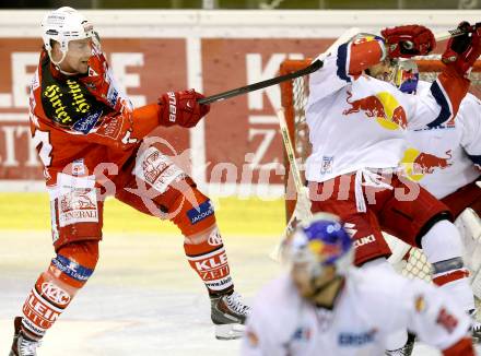 EBEL. Eishockey Bundesliga. KAC gegen EC Red Bull Salzburg. Jamie Lundmark,  (KAC), Dominique Heinrich (Salzburg). Klagenfurt, am 30.11.2014.
Foto: Kuess 

---
pressefotos, pressefotografie, kuess, qs, qspictures, sport, bild, bilder, bilddatenbank