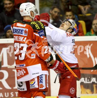 EBEL. Eishockey Bundesliga. KAC gegen EC Red Bull Salzburg. Mike Siklenka,  (KAC),  Brett Sterling (Salzburg). Klagenfurt, am 30.11.2014.
Foto: Kuess 

---
pressefotos, pressefotografie, kuess, qs, qspictures, sport, bild, bilder, bilddatenbank