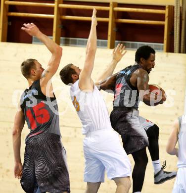 Basketball 2.Bundesliga 2014/15 Grunddurchgang 10.Runde. Woerthersee Piraten gegen Villach Raiders. Maximilian Kunovjanek,  (Piraten), Gaidys Povilas, Jamal Mc Clerkin (Villach). Klagenfurt, 29.11.2014.
Foto: Kuess
---
pressefotos, pressefotografie, kuess, qs, qspictures, sport, bild, bilder, bilddatenbank