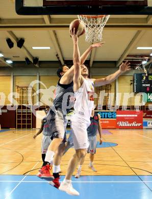 Basketball 2.Bundesliga 2014/15 Grunddurchgang 10.Runde. Woerthersee Piraten gegen Villach Raiders. Maximilian Kunovjanek,  (Piraten), Erik Rhinehart (Villach). Klagenfurt, 29.11.2014.
Foto: Kuess
---
pressefotos, pressefotografie, kuess, qs, qspictures, sport, bild, bilder, bilddatenbank