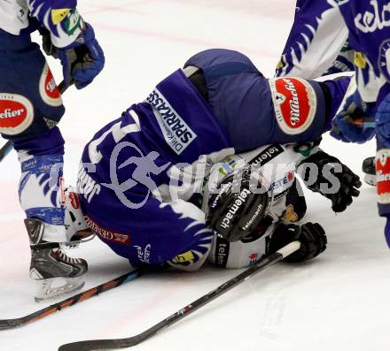 EBEL. Eishockey Bundesliga. EC VSV gegen HDD TELEMACH Olimpija Ljubljana. Cole Jarrett,  (VSV), Tom Zanoski (Laibach). Villach, am 30.11.2014.
Foto: Kuess 


---
pressefotos, pressefotografie, kuess, qs, qspictures, sport, bild, bilder, bilddatenbank