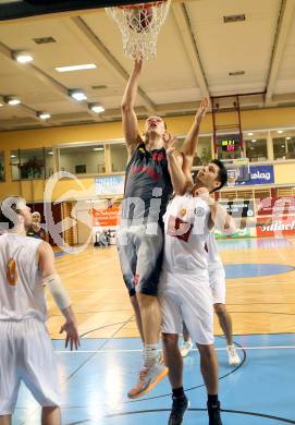 Basketball 2.Bundesliga 2014/15 Grunddurchgang 10.Runde. Woerthersee Piraten gegen Villach Raiders. Daniel Gspandl, (Piraten), Gaidys Povilas  (Villach). Klagenfurt, 29.11.2014.
Foto: Kuess
---
pressefotos, pressefotografie, kuess, qs, qspictures, sport, bild, bilder, bilddatenbank