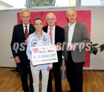 Segeln. Kurt Steiner, Lara Vadlau,  Franz Ragger (Buergermeister Maria Rain) Rudolf Schober. Maria Rain, 3.12.2014.
Foto: Kuess
---
pressefotos, pressefotografie, kuess, qs, qspictures, sport, bild, bilder, bilddatenbank