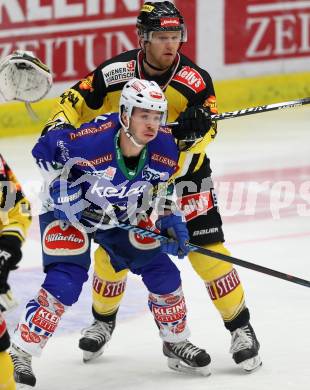 EBEL. Eishockey Bundesliga. EC VSV gegen UPC Vienna Capitals.  Marco Pewal, (VSV), Jamie Fraser (Caps). Villach, am 12.12.2014.
Foto: Kuess 


---
pressefotos, pressefotografie, kuess, qs, qspictures, sport, bild, bilder, bilddatenbank