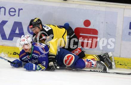 EBEL. Eishockey Bundesliga. EC VSV gegen UPC Vienna Capitals. Marius Goehringer,  (VSV), Jonathan Ferland (Caps). Villach, am 12.12.2014.
Foto: Kuess 


---
pressefotos, pressefotografie, kuess, qs, qspictures, sport, bild, bilder, bilddatenbank