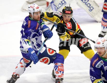 EBEL. Eishockey Bundesliga. EC VSV gegen UPC Vienna Capitals. Eric Hunter,  (VSV), Dustin Sylvester (Caps). Villach, am 12.12.2014.
Foto: Kuess 


---
pressefotos, pressefotografie, kuess, qs, qspictures, sport, bild, bilder, bilddatenbank