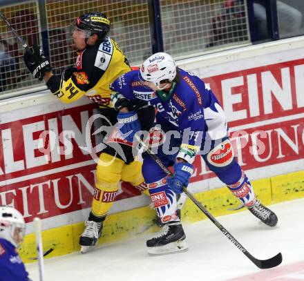 EBEL. Eishockey Bundesliga. EC VSV gegen UPC Vienna Capitals.  Philipp Siutz,  (VSV), Patrick Peter (Caps). Villach, am 12.12.2014.
Foto: Kuess 


---
pressefotos, pressefotografie, kuess, qs, qspictures, sport, bild, bilder, bilddatenbank