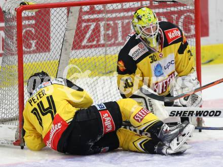 EBEL. Eishockey Bundesliga. EC VSV gegen UPC Vienna Capitals.  Patrick Peter, David Kickert (Caps). Villach, am 12.12.2014.
Foto: Kuess 


---
pressefotos, pressefotografie, kuess, qs, qspictures, sport, bild, bilder, bilddatenbank