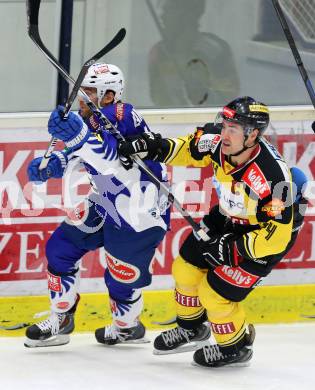 EBEL. Eishockey Bundesliga. EC VSV gegen UPC Vienna Capitals. John Lammers,  (VSV), Jonathan Ferland (Caps). Villach, am 12.12.2014.
Foto: Kuess 


---
pressefotos, pressefotografie, kuess, qs, qspictures, sport, bild, bilder, bilddatenbank