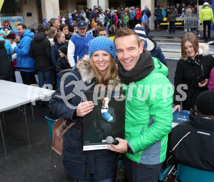 EBEL. Eishockey Bundesliga. VSV Kalenderpraesentation. Sandra Kreiner, Joschi Peharz. Villach, am 13.12.2014.
Foto: Kuess
---
pressefotos, pressefotografie, kuess, qs, qspictures, sport, bild, bilder, bilddatenbank